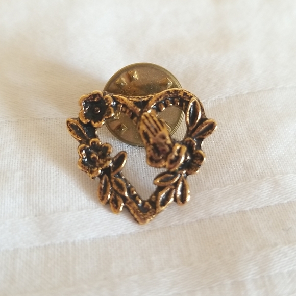 Gold Praying Hands Floral Heart Pin - Picture 1 of 3